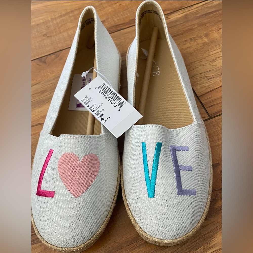 NWT Youth Girls Slip-on flats, Size 4